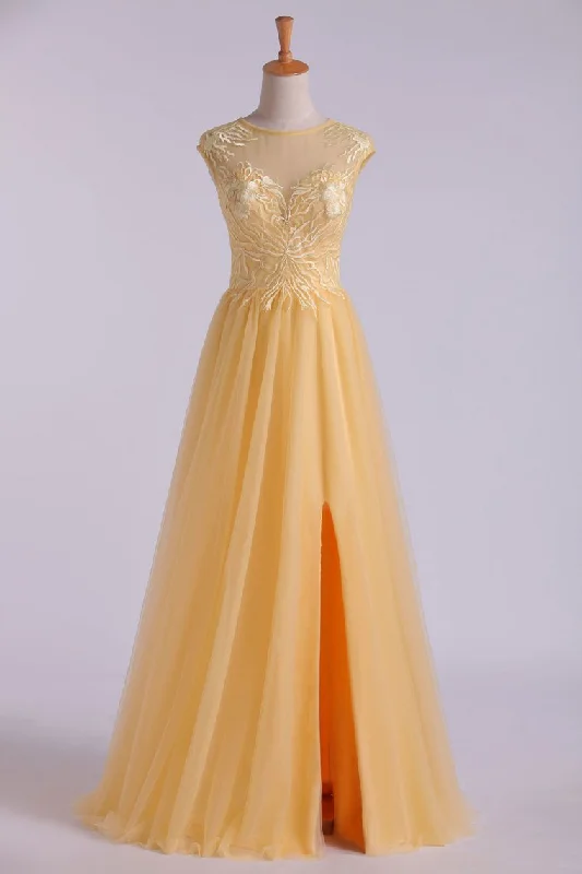 2024 A Line Prom Dresses Bateau Tulle With Slit & Applique Floor Length